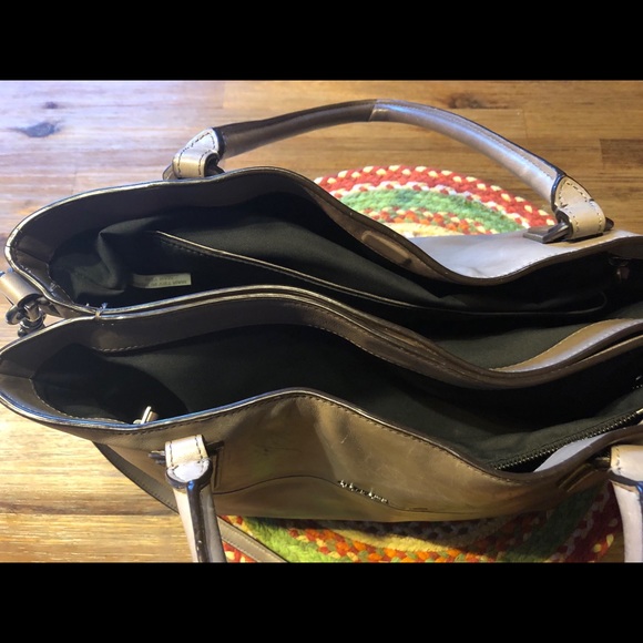 Coach grey leather handbag. - Picture 4 of 10